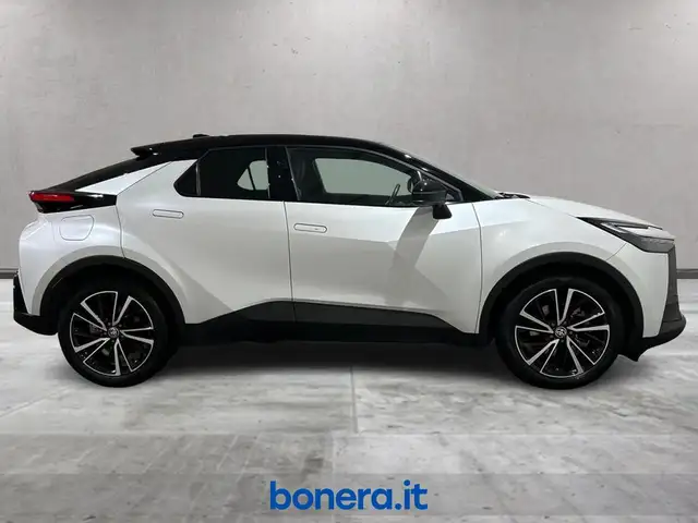Toyota C-HR view 4