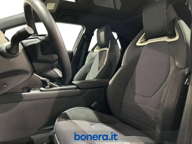 Toyota C-HR view 15