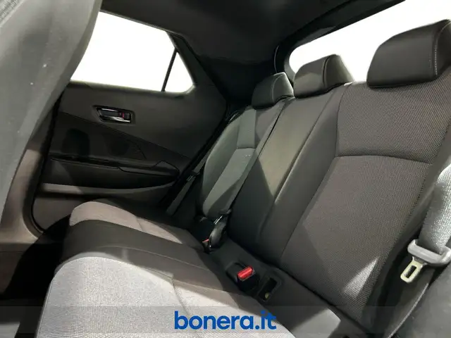 Toyota C-HR view 11