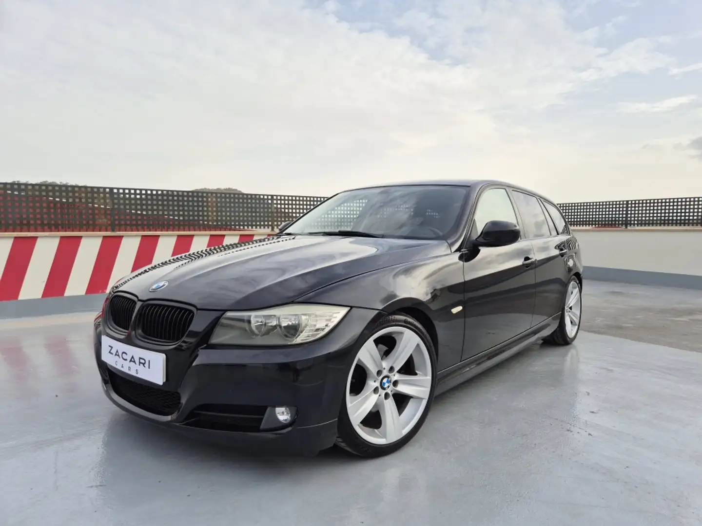 BMW 318 318dA Touring Noir - 2