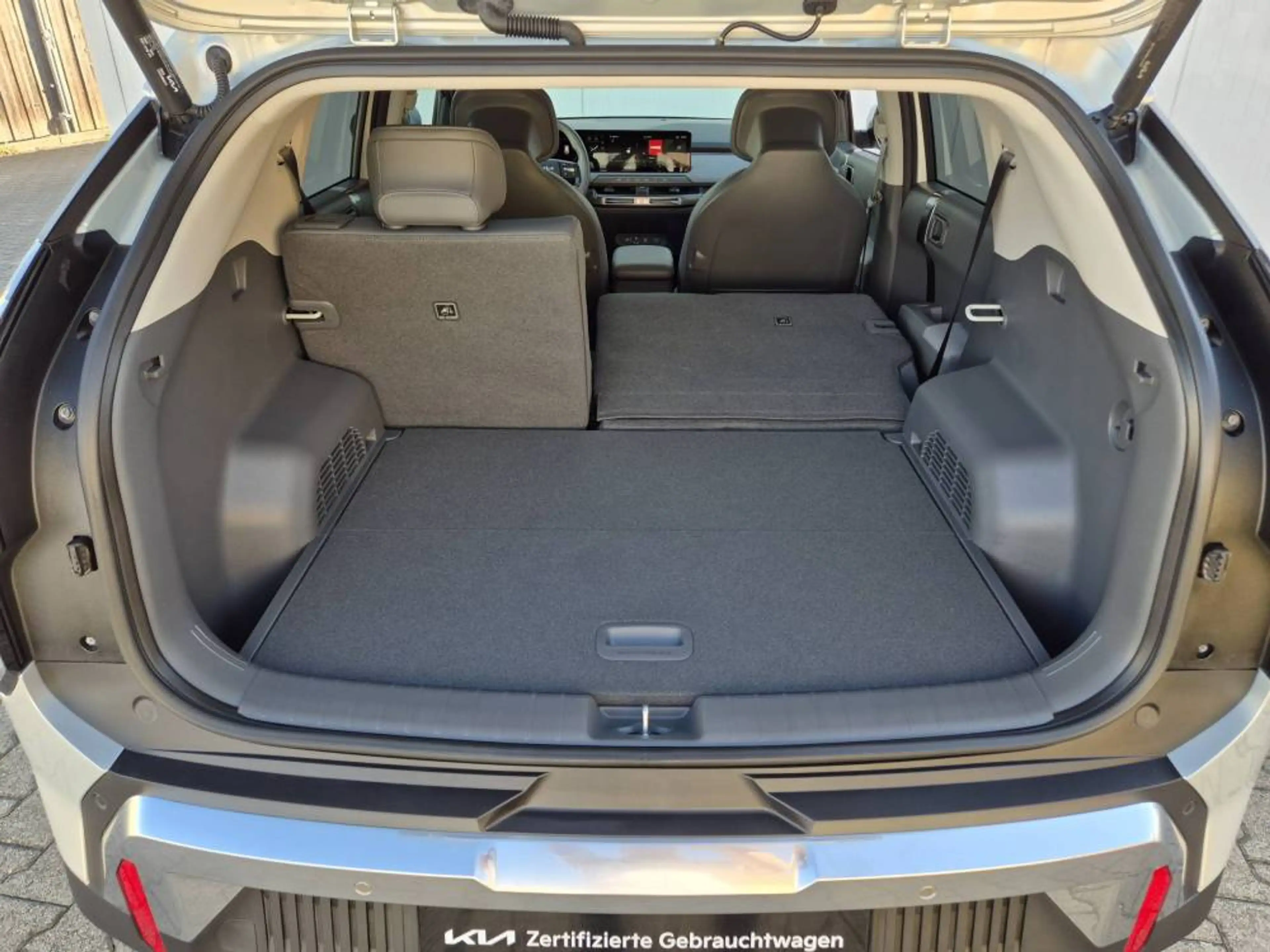Kia EV3 81.4 kWh Earth WinterConnect DriveWise Business Upgrade Batteriezertifikat — photo 13