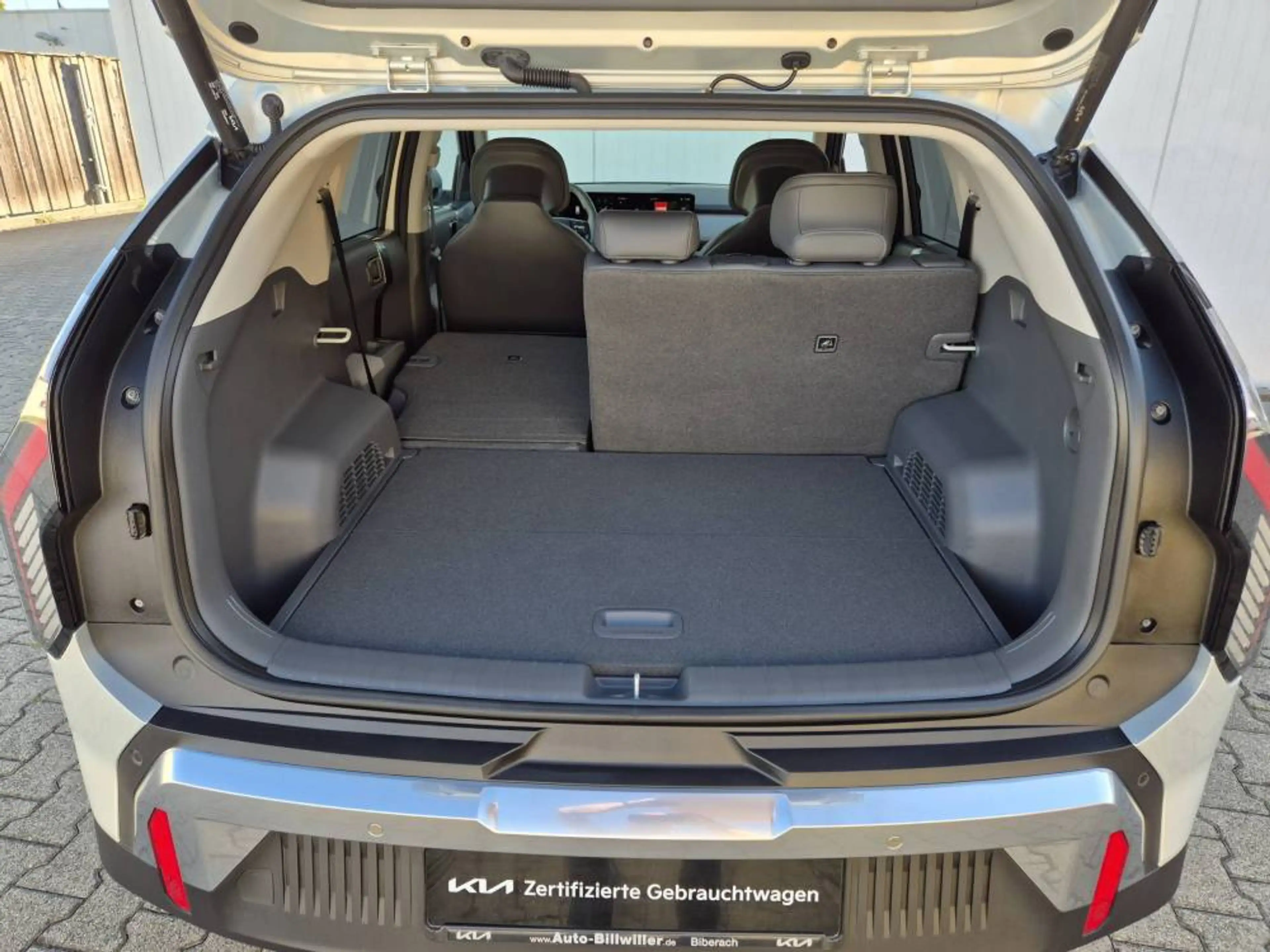 Kia EV3 81.4 kWh Earth WinterConnect DriveWise Business Upgrade Batteriezertifikat — photo 12