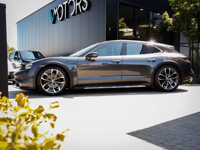 Porsche Taycan view 26