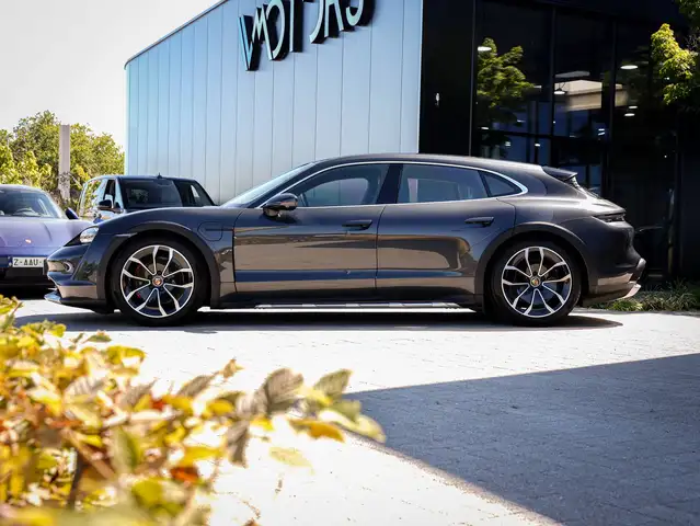 Porsche Taycan view 3