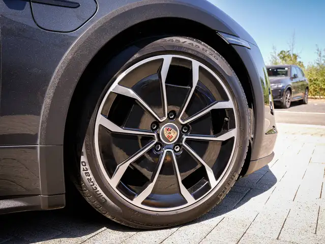 Porsche Taycan view 10