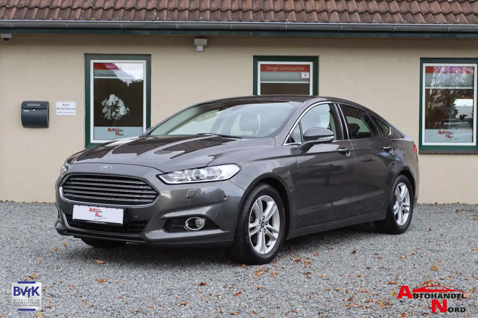 Ford Mondeo 1.5  Lim. Titanium Autom./ Navi/AHK/PDC Grau - 1