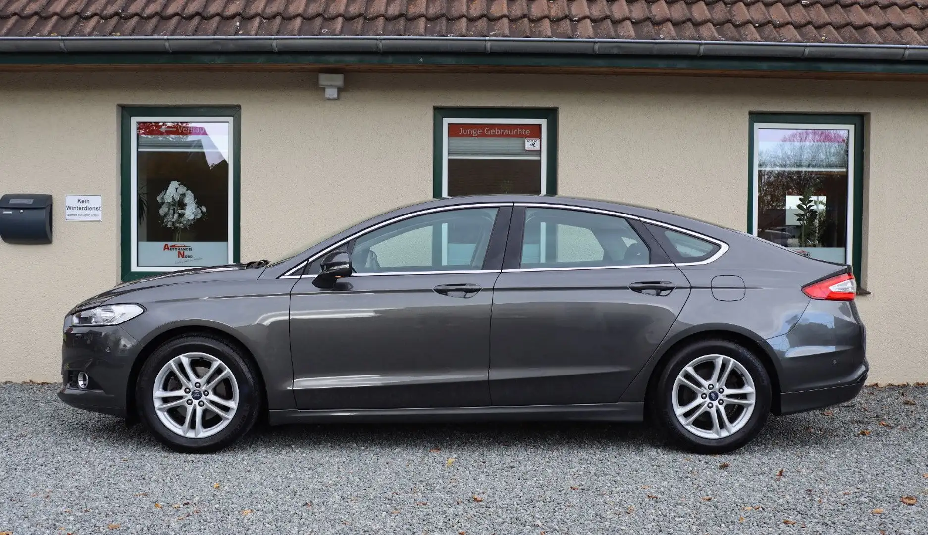 Ford Mondeo 1.5  Lim. Titanium Autom./ Navi/AHK/PDC Grau - 2