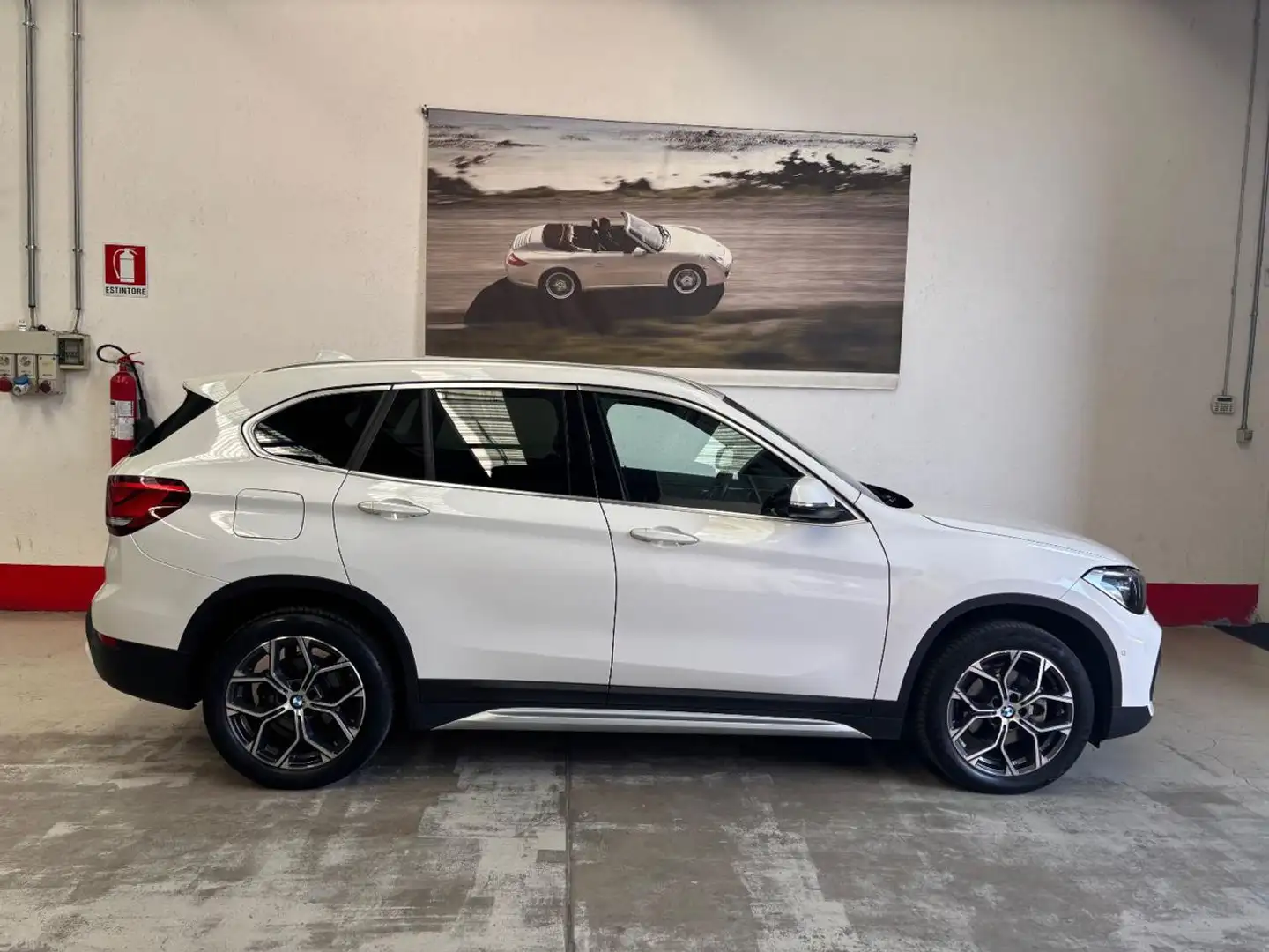 BMW X1 sDrive18i xLine autom. Bianco - 2