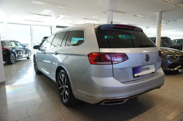 Volkswagen Passat view 4