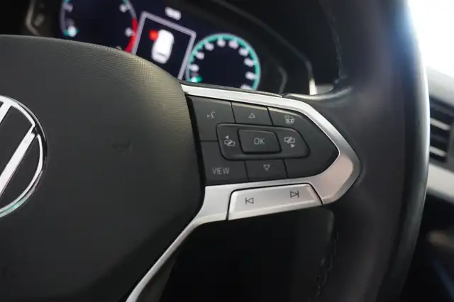 Volkswagen Passat view 13