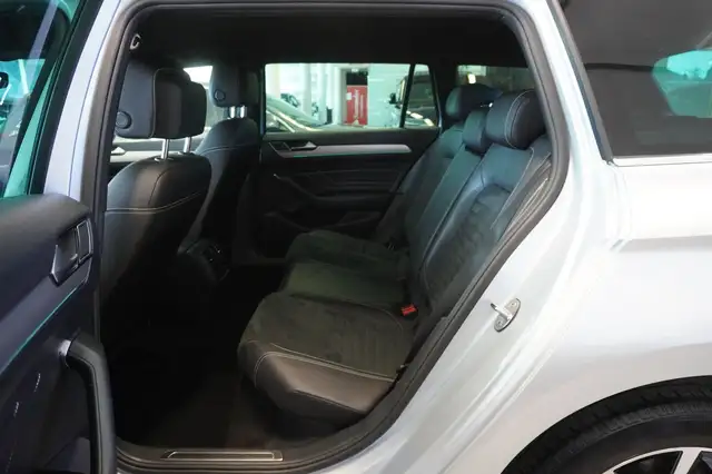 Volkswagen Passat view 9