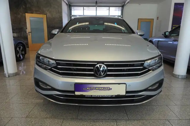 Volkswagen Passat view 2