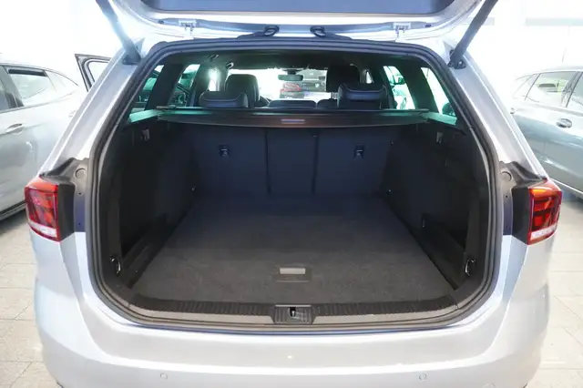 Volkswagen Passat view 10