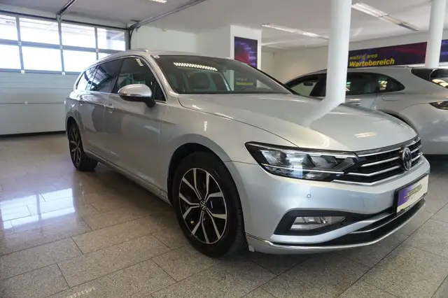 Volkswagen Passat view 3