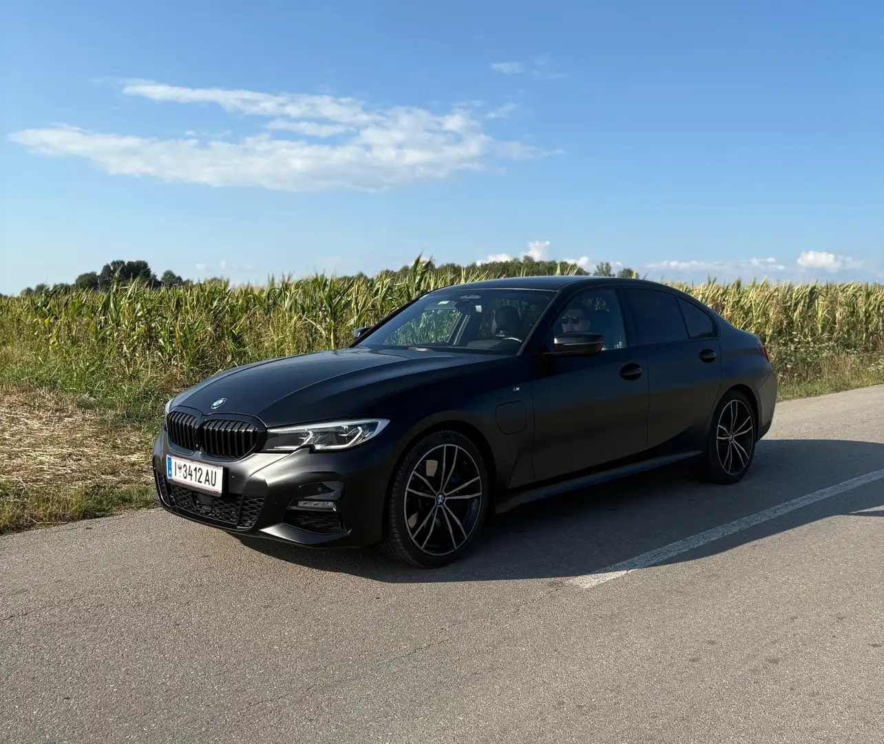 BMW 330 330e PHEV Aut. - 1