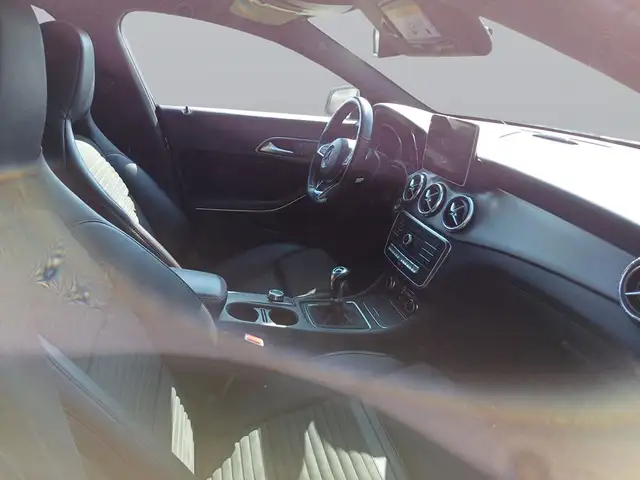 Mercedes-Benz CLA view 11