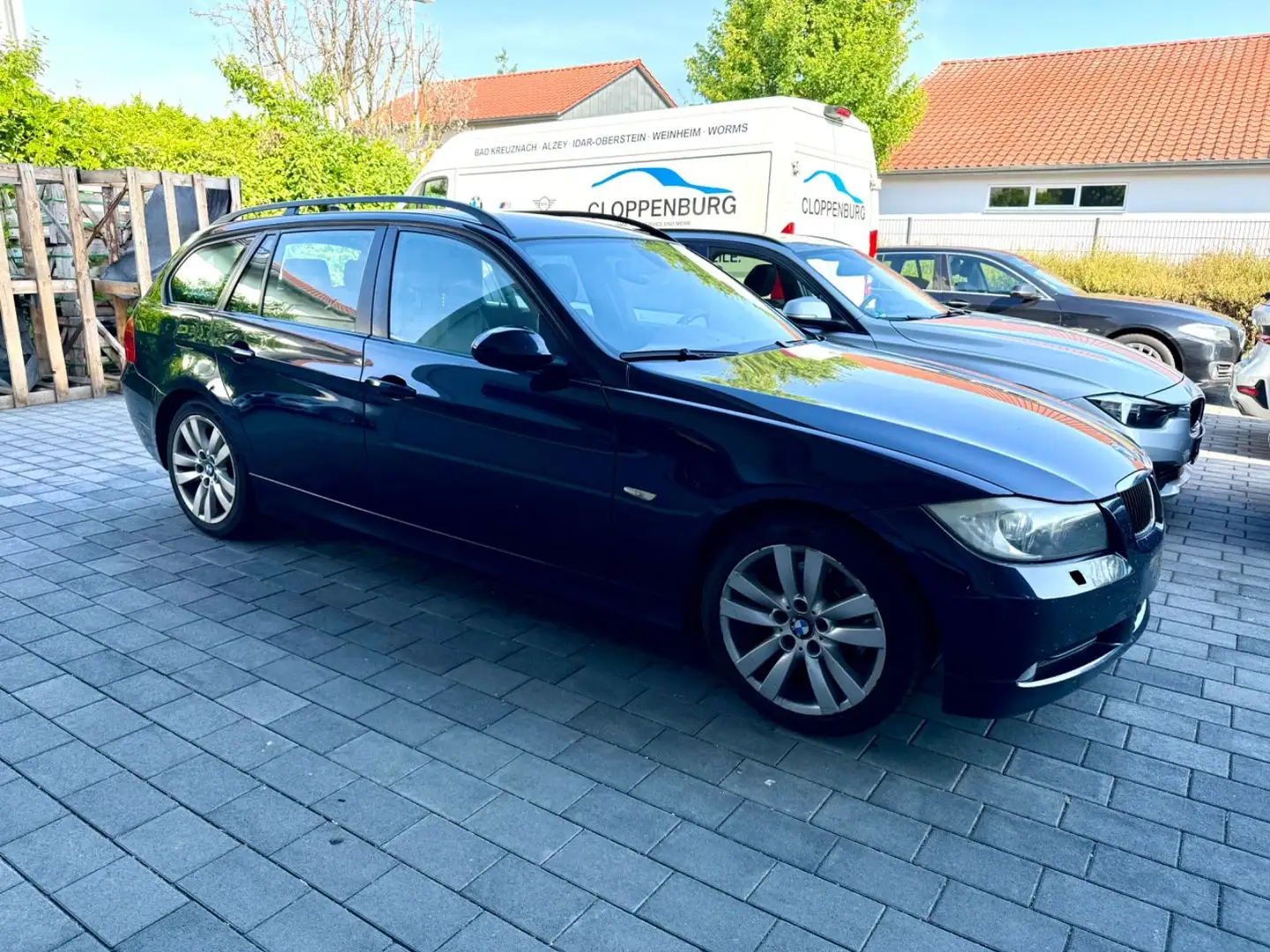 BMW 318 d Touring TÜV 02/2027 Leder/Navi Blue - 2
