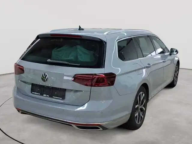 Volkswagen Passat view 4