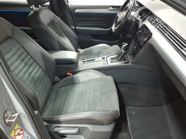 Volkswagen Passat view 8
