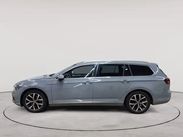 Volkswagen Passat view 6