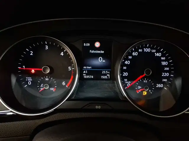 Volkswagen Passat view 11