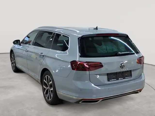 Volkswagen Passat view 5