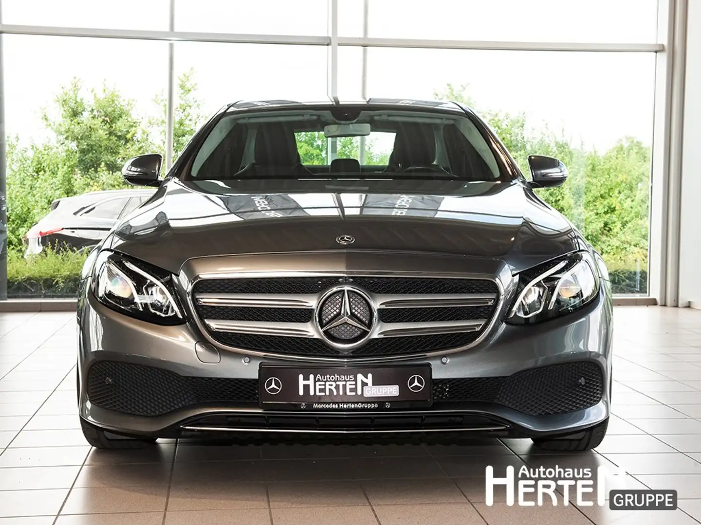 Mercedes-Benz E 200 AVANTGARDE + NAVI + LED + RÜCKFAHRKAMERA Сірий - 2