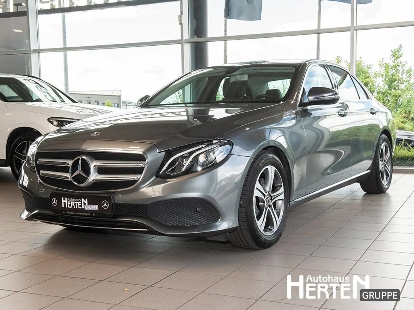 Mercedes-Benz E 200 AVANTGARDE + NAVI + LED + RÜCKFAHRKAMERA Сірий - 1