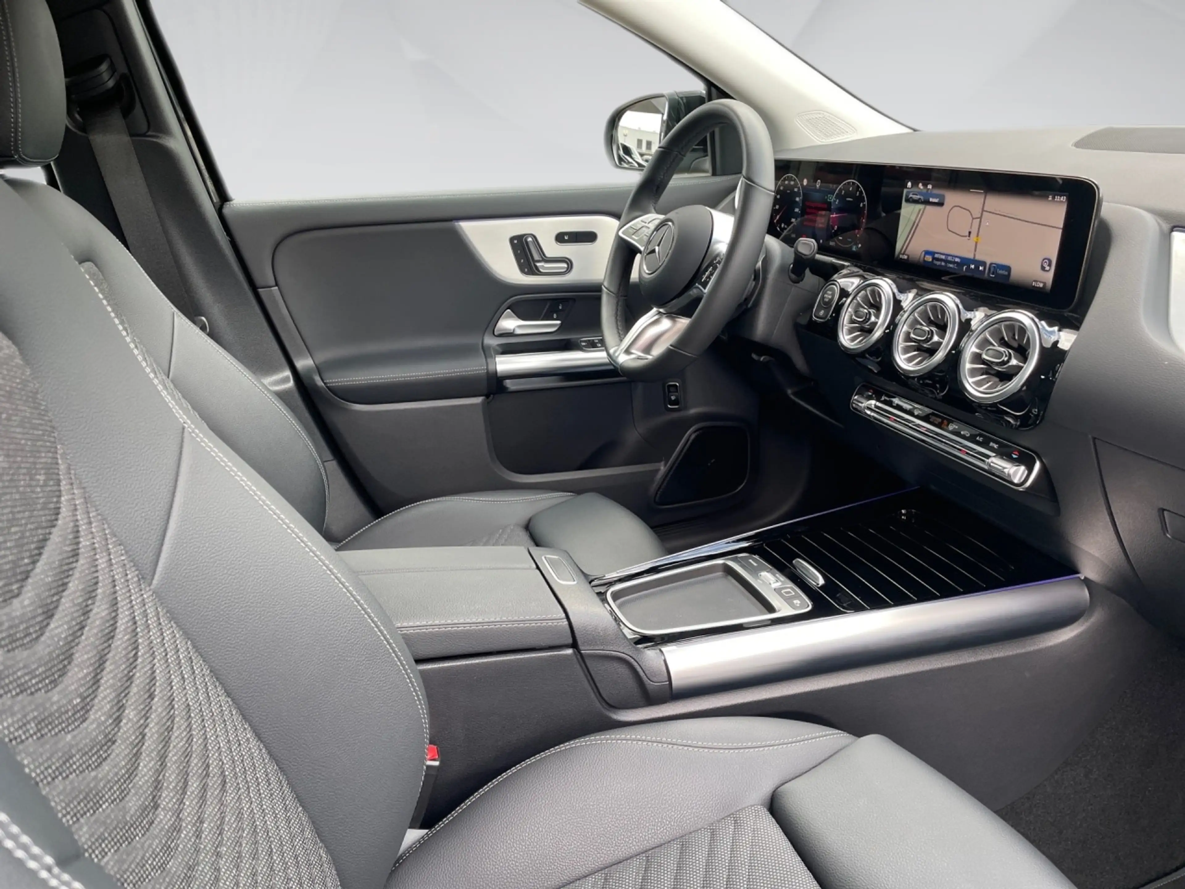 Mercedes-Benz GLA 200 PROGR+MEMORY+360+LENKRHZ+EL HECKKL+LED — photo 9
