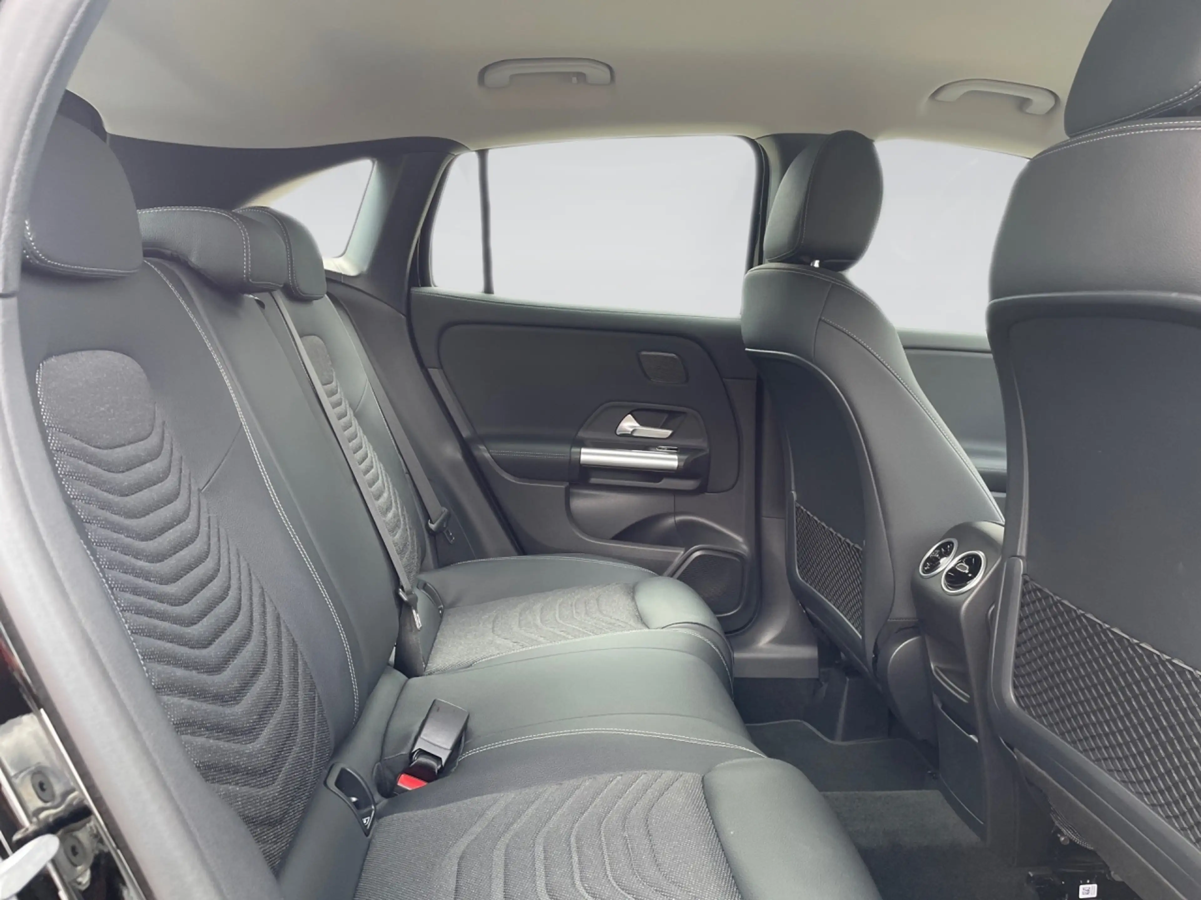 Mercedes-Benz GLA 200 PROGR+MEMORY+360+LENKRHZ+EL HECKKL+LED — photo 13