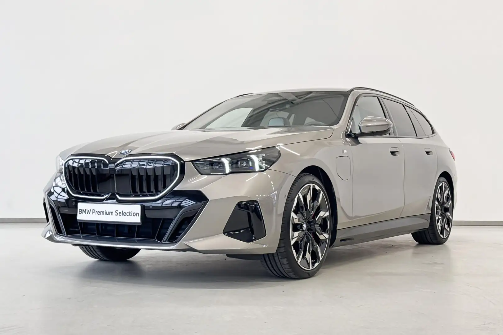BMW 550 5 Serie Touring 550e xDrive Innovation Pack M Spor Gris - 2