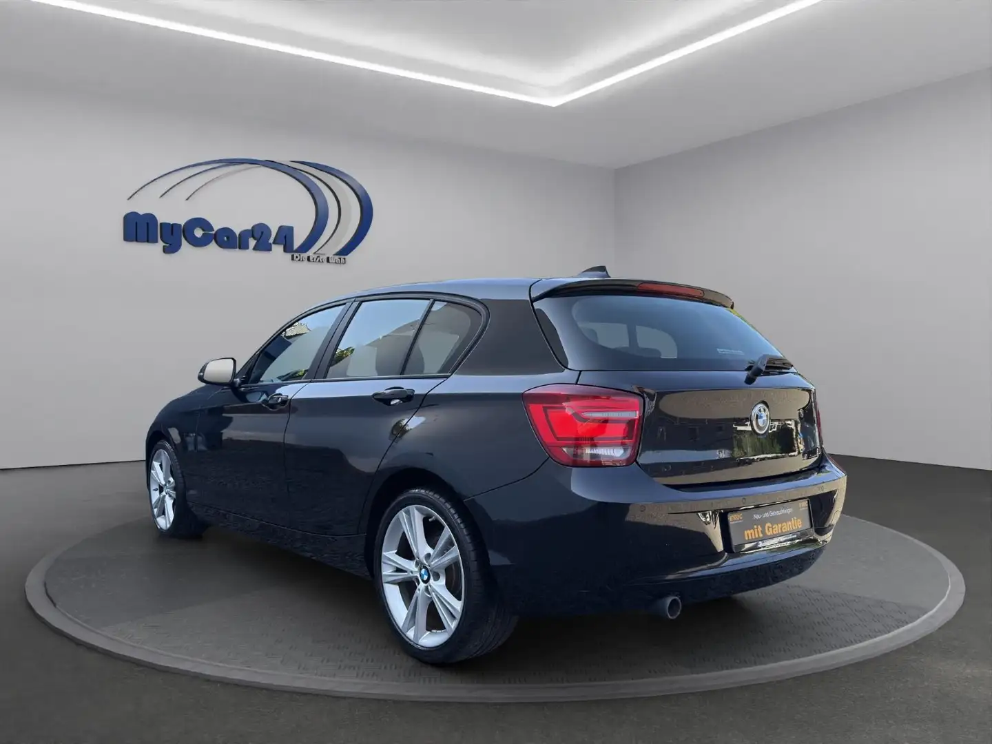 BMW 118 d| Sport| M-Interieur| Pano| 18Zoll| Garantie Schwarz - 2