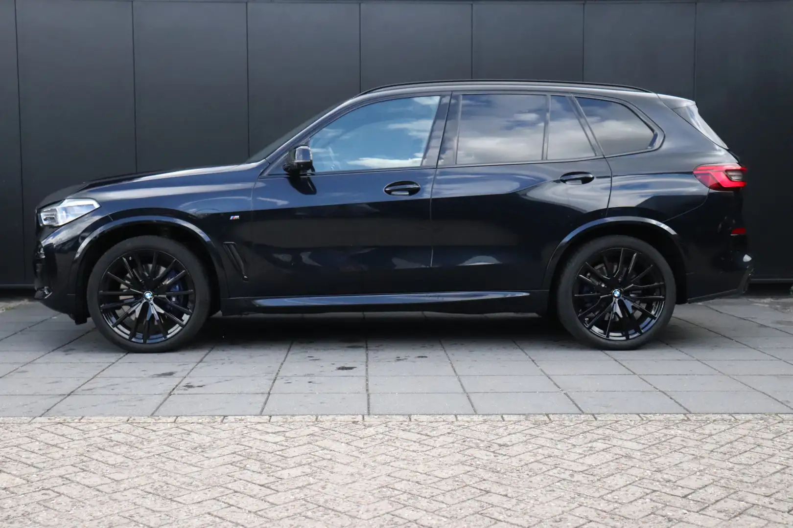 BMW X5 M50d 400 PK | INDIVIDUAL | LEDER | MEMORY | PANO | Zwart - 2