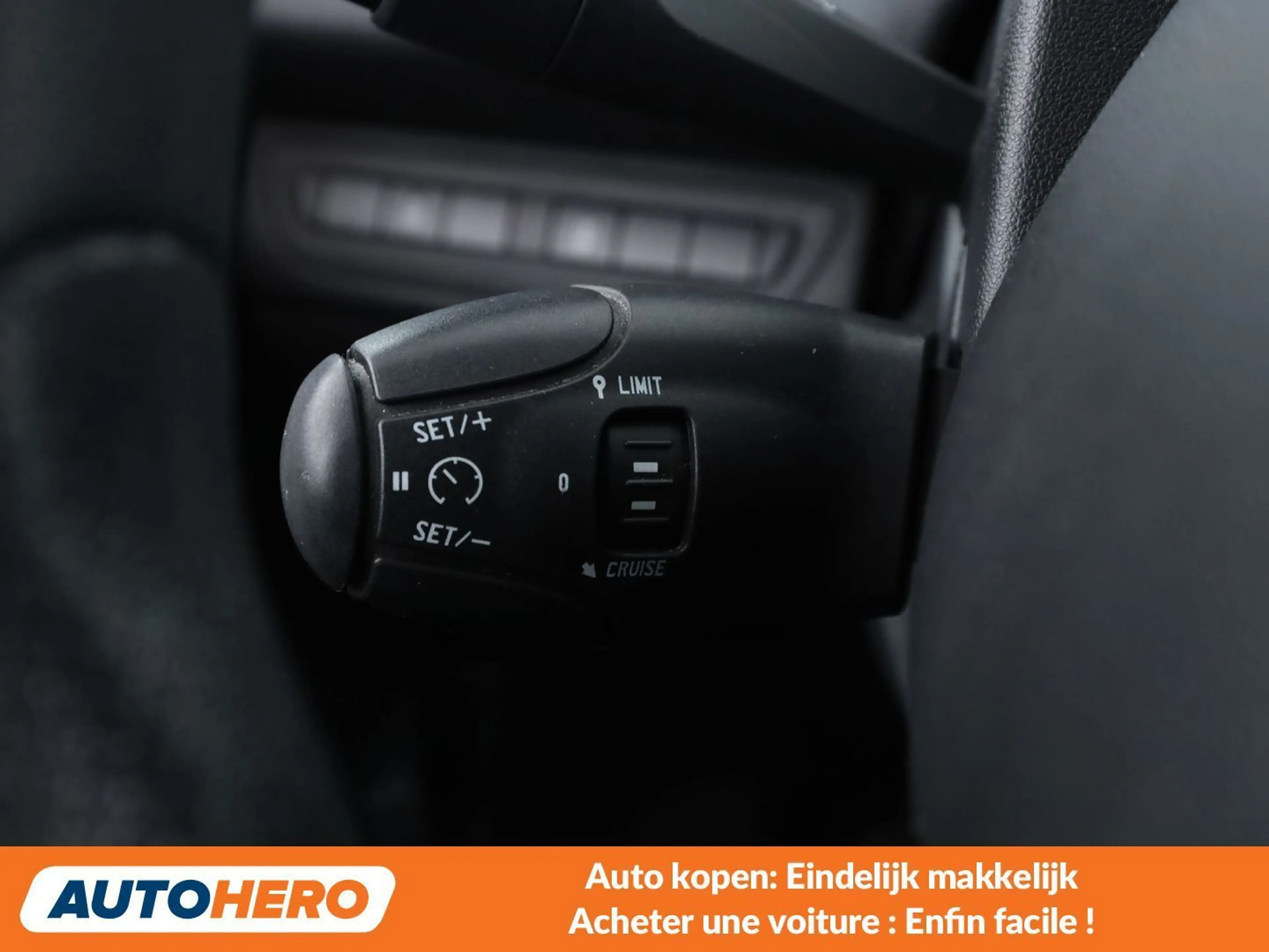 Peugeot 208 1.0 VTi Like — photo 7