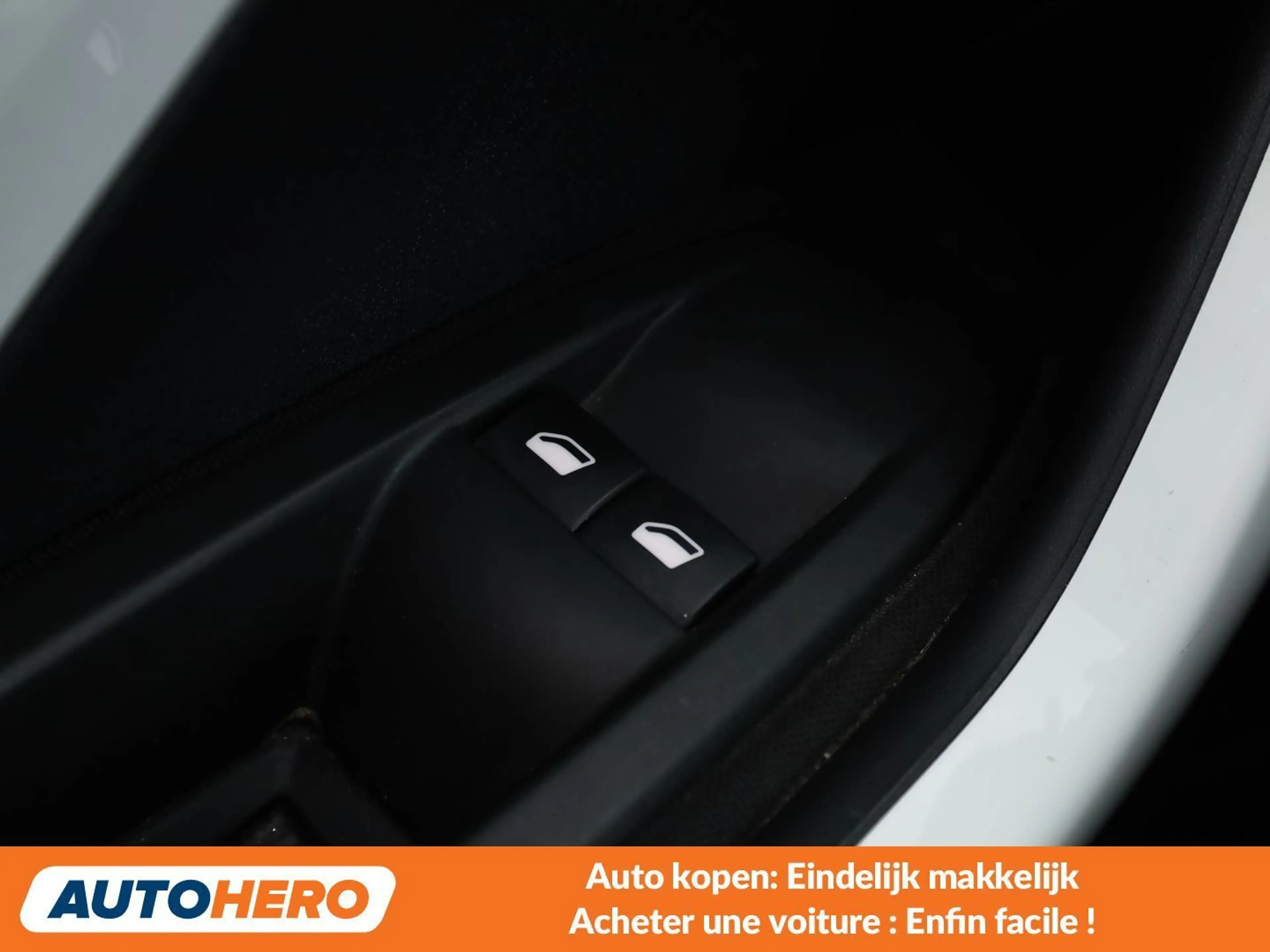 Peugeot 208 1.0 VTi Like — photo 9