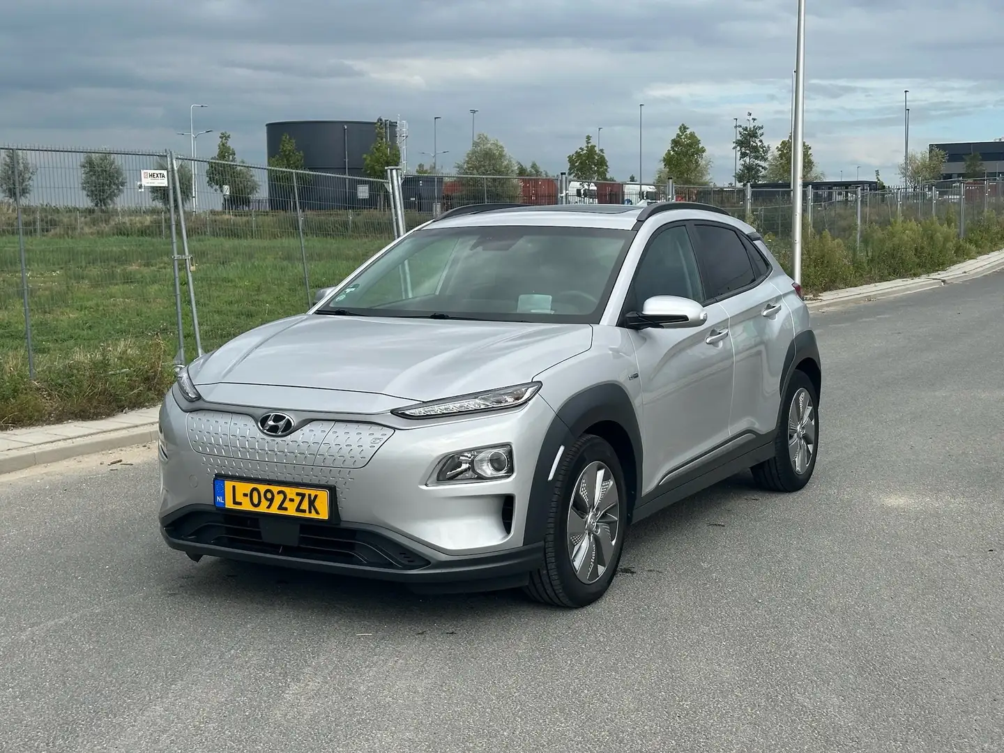Hyundai KONA EV Fashion 64 kWh, schuifdak, camera, 2 FOBs Ezüst - 1