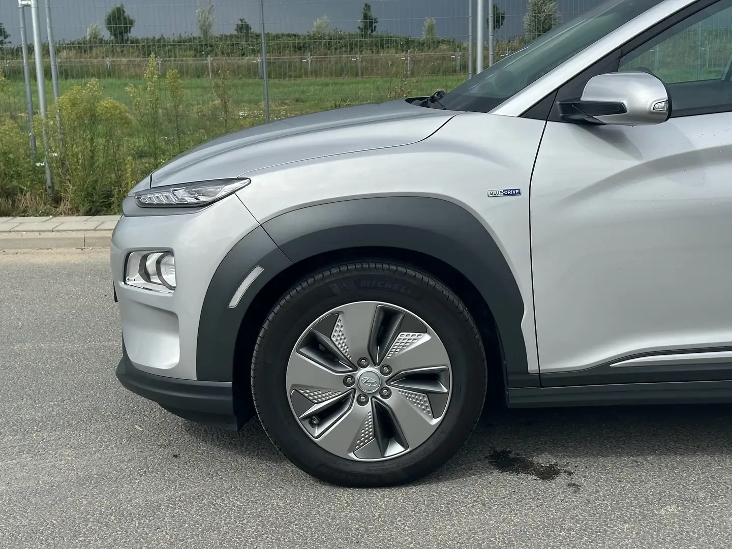 Hyundai KONA EV Fashion 64 kWh, schuifdak, camera, 2 FOBs Ezüst - 2