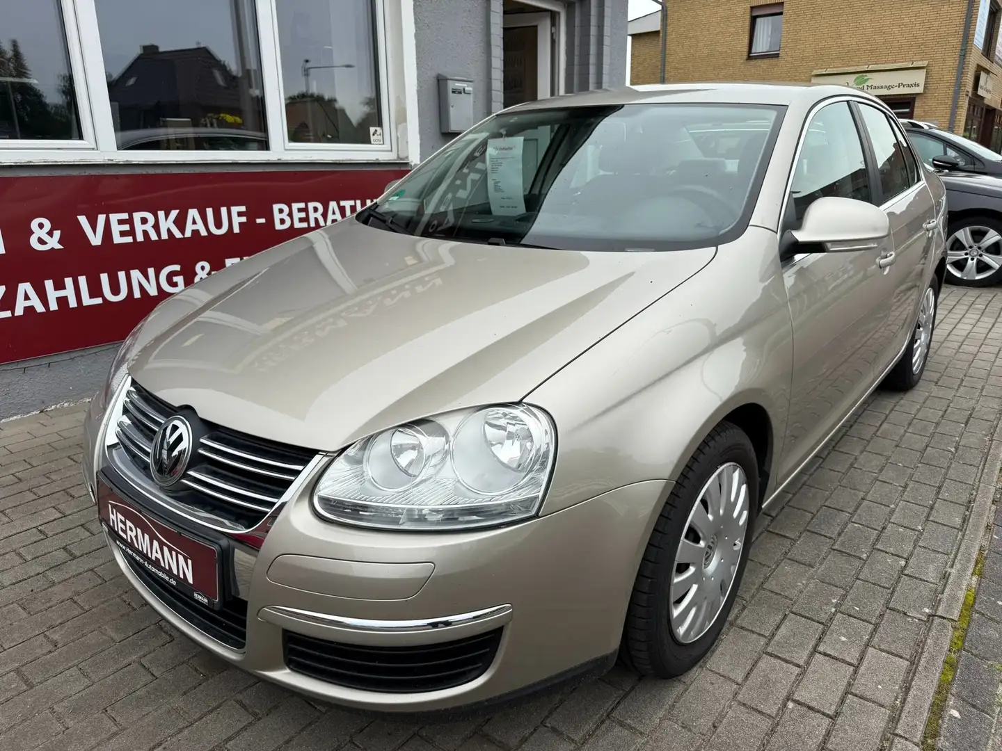 Volkswagen Jetta Comfortline AUTOMATIK 2. HAND Beige - 2