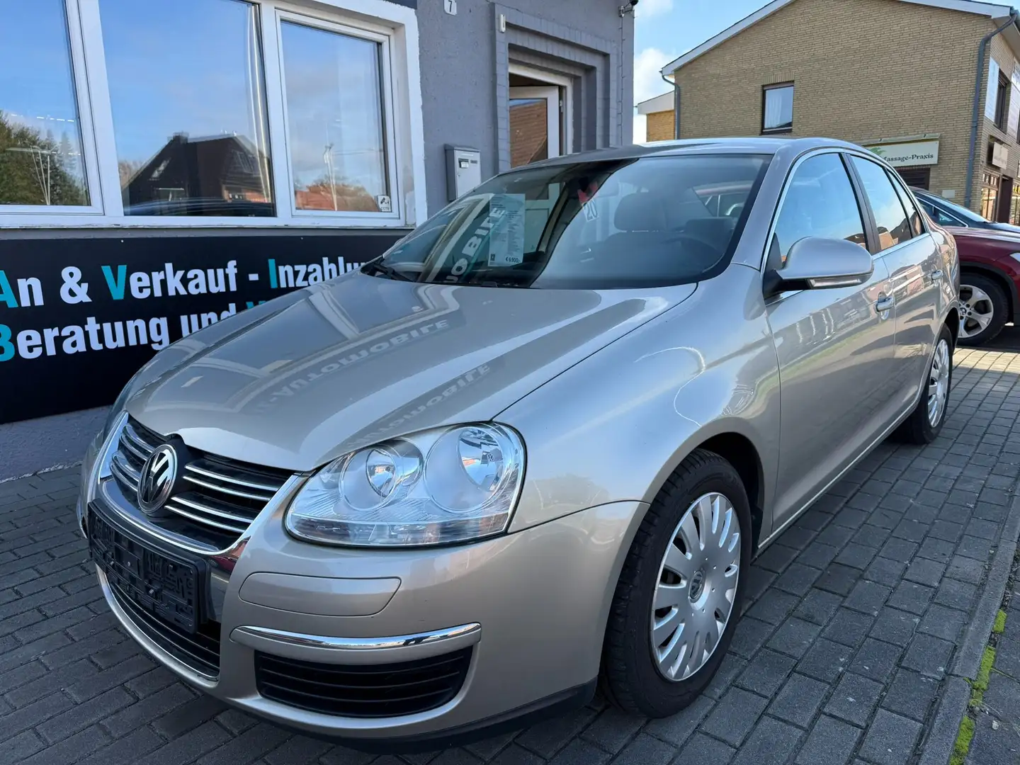Volkswagen Jetta Comfortline AUTOMATIK 2. HAND Beige - 2