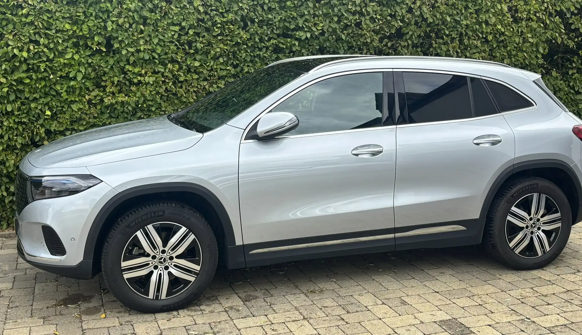 Mercedes-Benz EQA 250 EQA 70.5 kWh 250+ Luxury Line Argent - 1