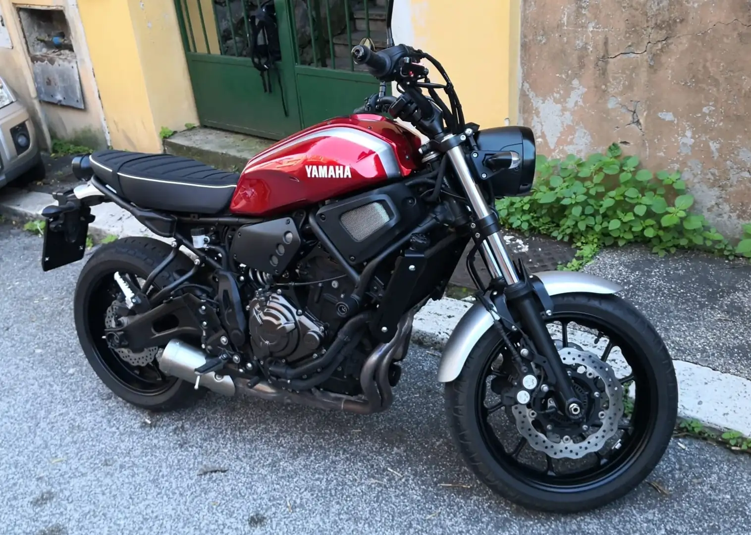Yamaha XSR 700 Rosso - 1