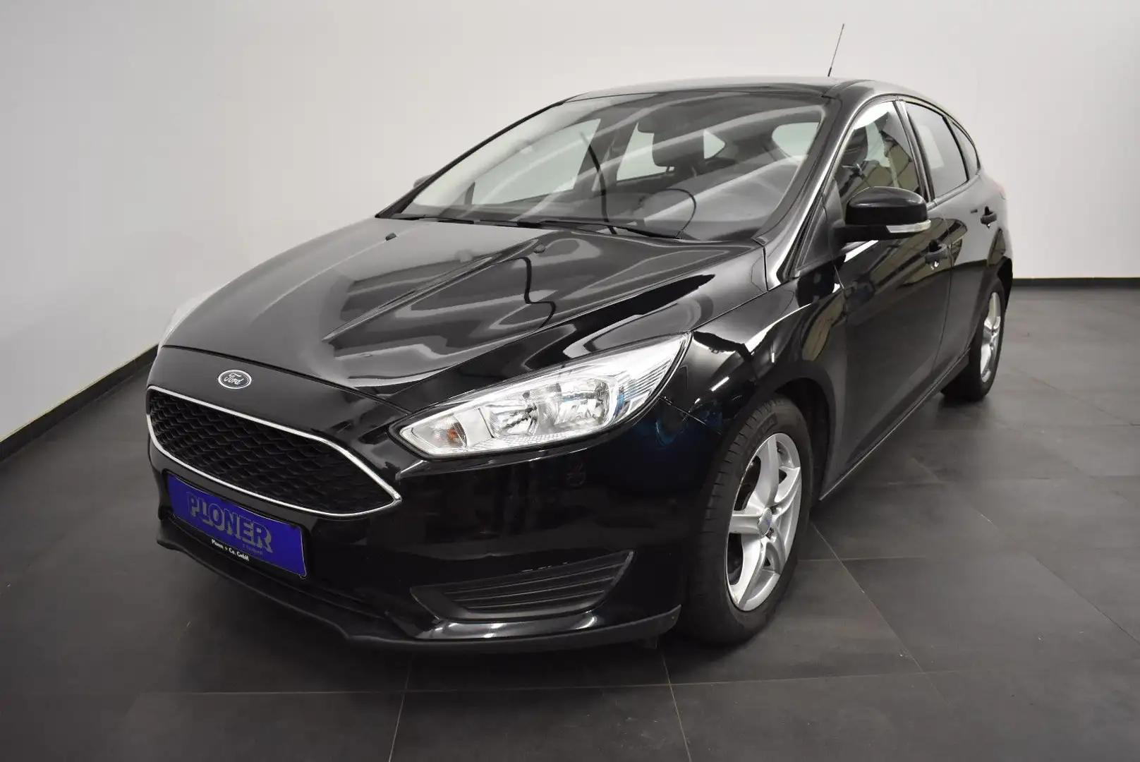 Ford Focus 5-türig Lim. Ambiente/KLIMA/MFL/ALU Schwarz - 2