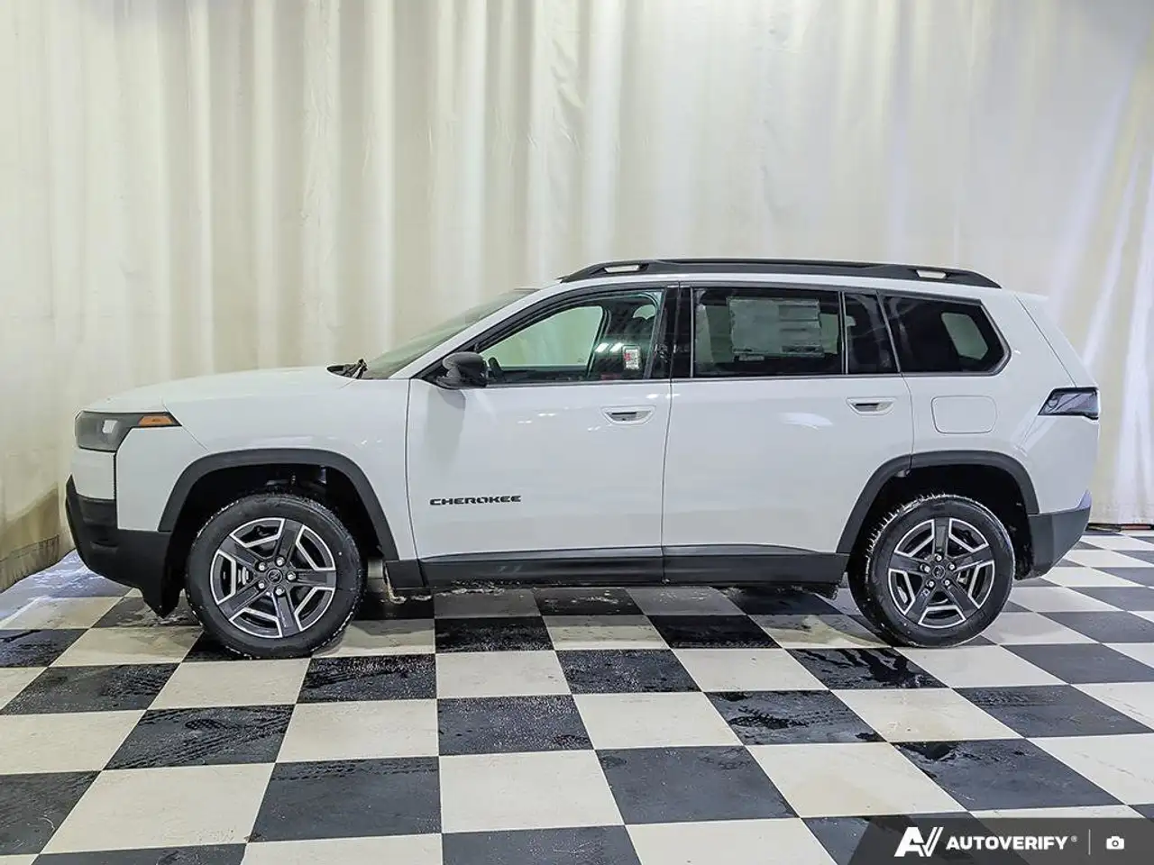 Jeep Cherokee снимка Jeep Cherokee