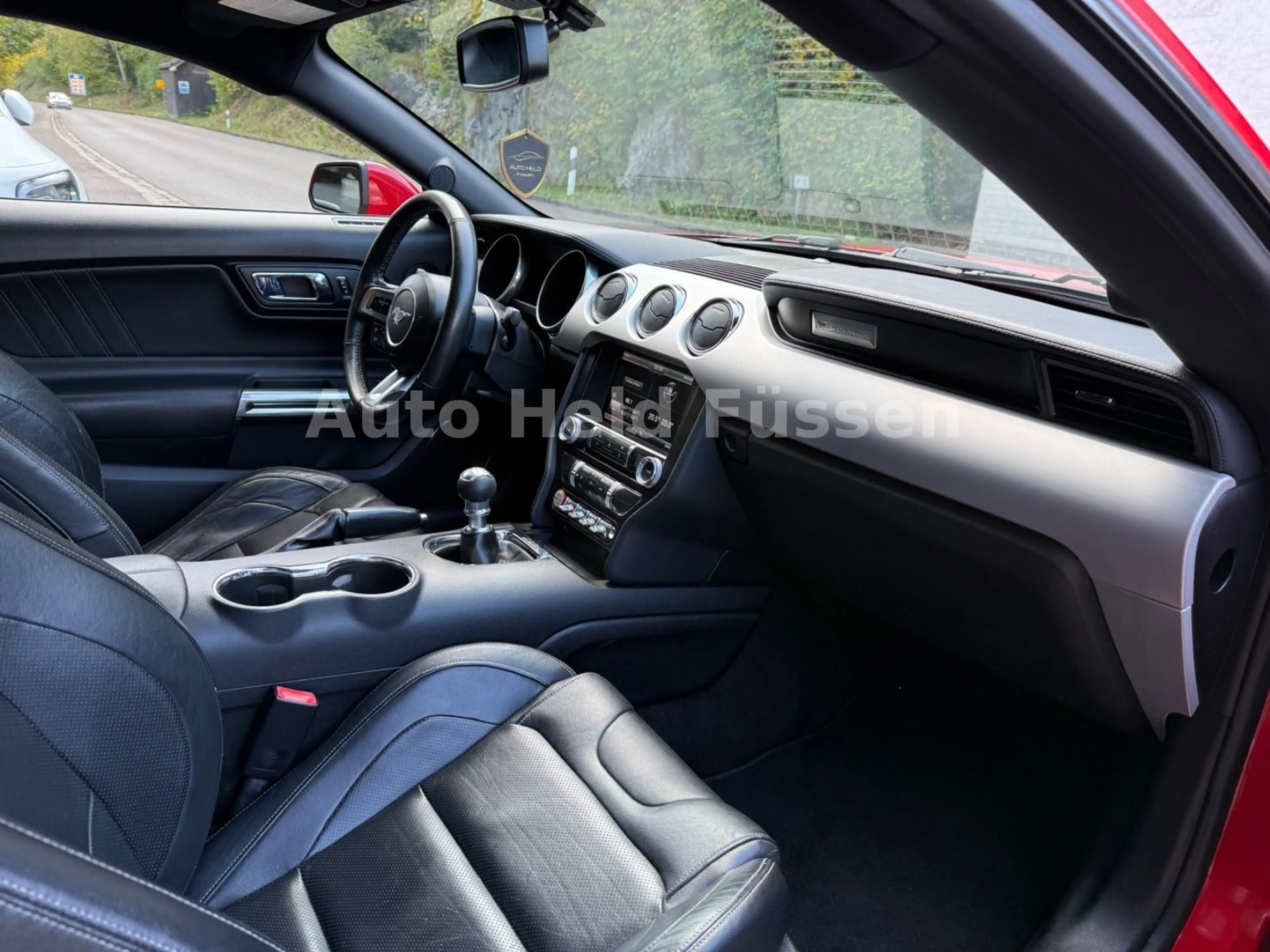 Ford Mustang Fastback 2.3 Kam Temp Recaro Sitze — photo 11