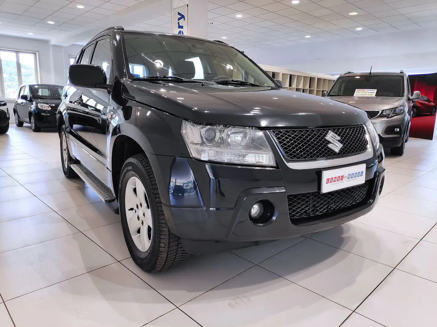 Suzuki Grand Vitara Grand Vitara 1.9 DDiS 5 porte*4x4 con RIDOTTE*DIE Zwart - 1