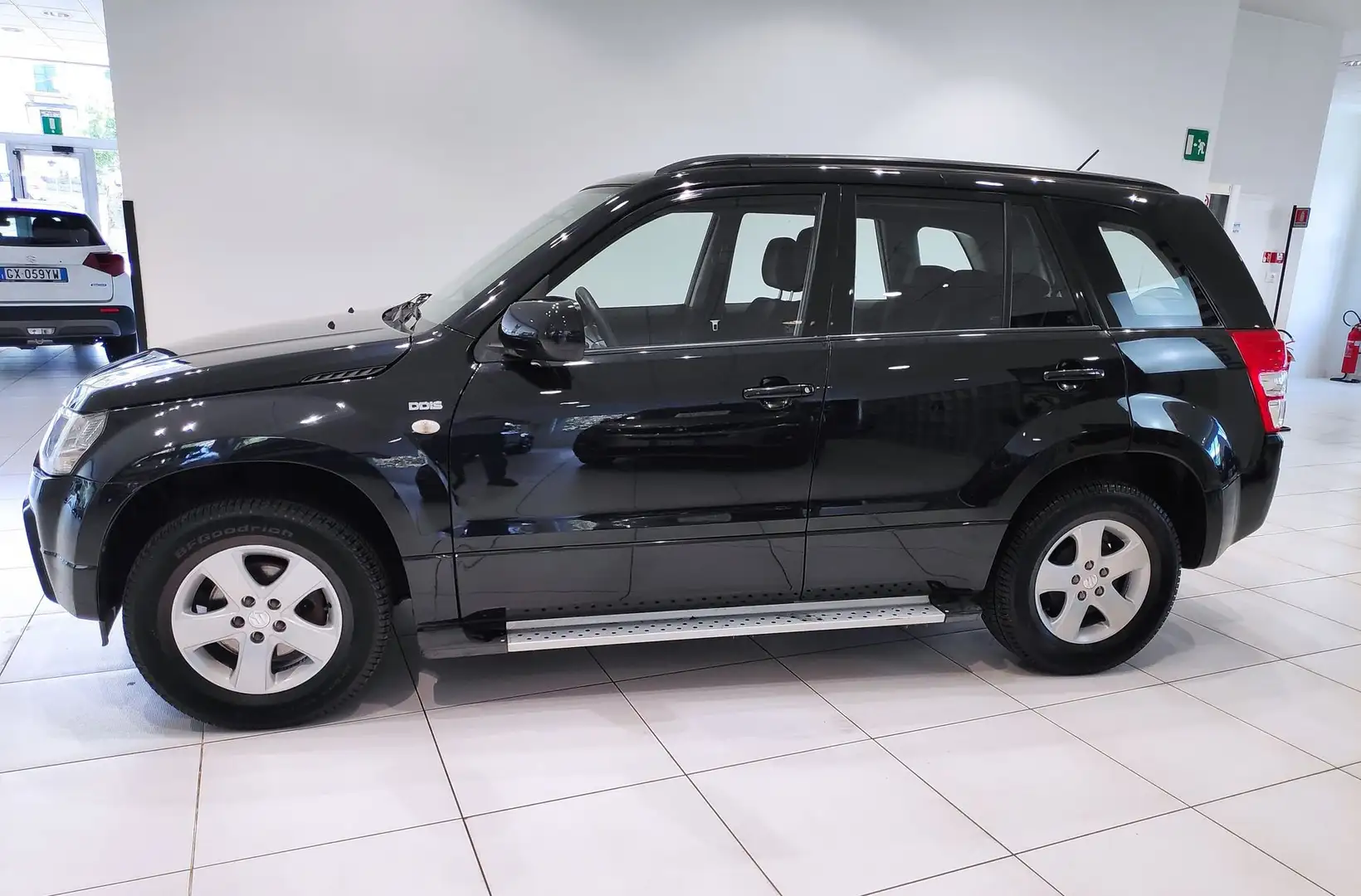 Suzuki Grand Vitara Grand Vitara 1.9 DDiS 5 porte*4x4 con RIDOTTE*DIE Zwart - 2
