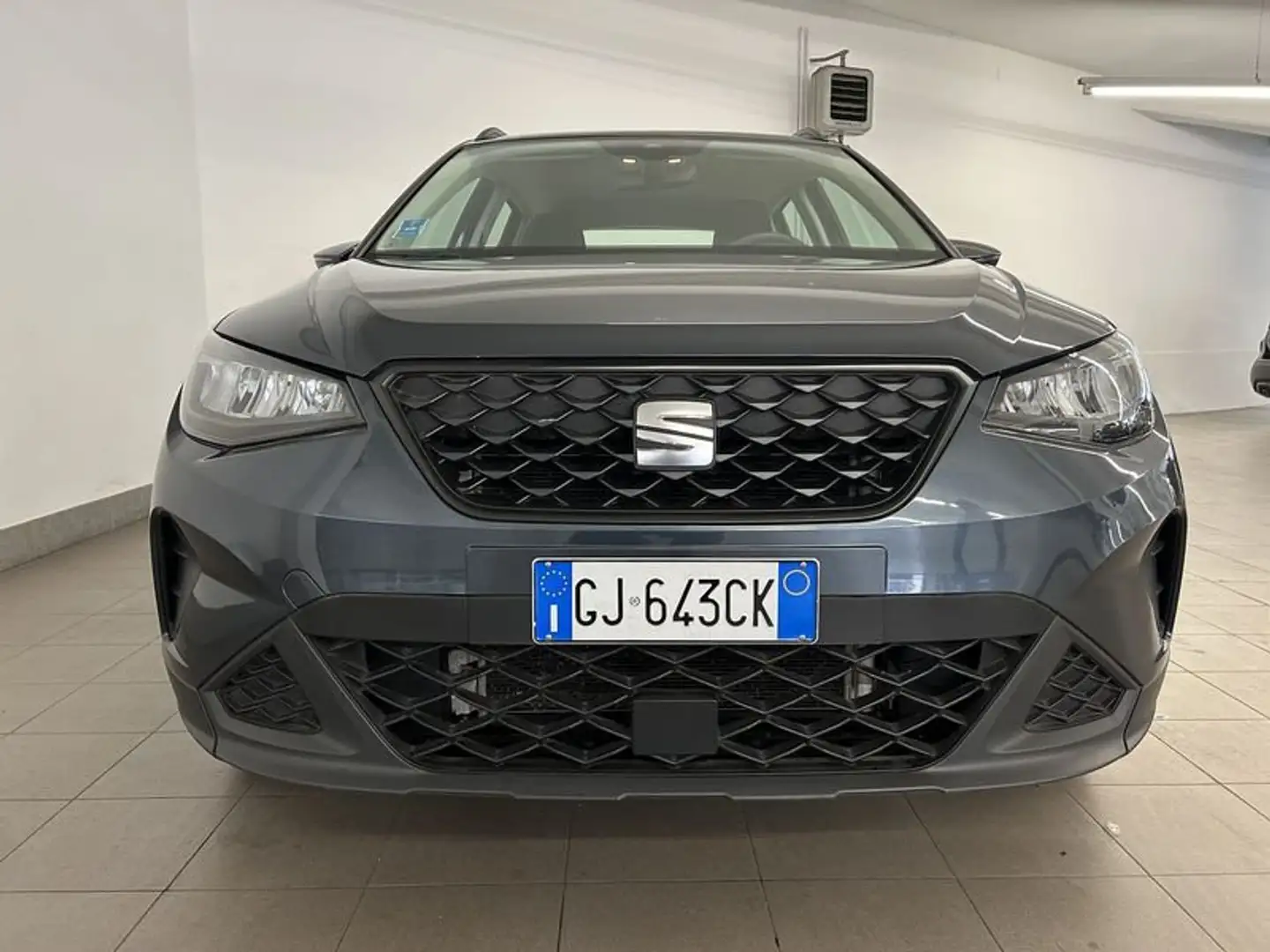 SEAT Arona 1.0 EcoTSI Reference Gris - 2