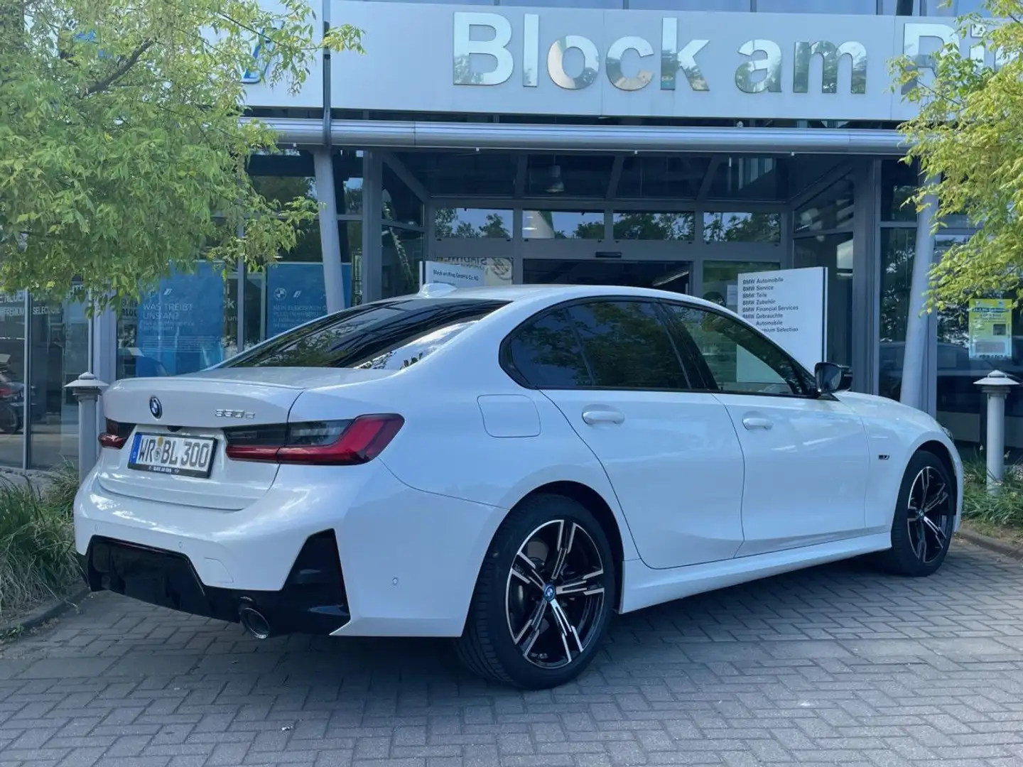 BMW 330 e Limousine Sportpaket Bluetooth Navi LED Klima Bianco - 2