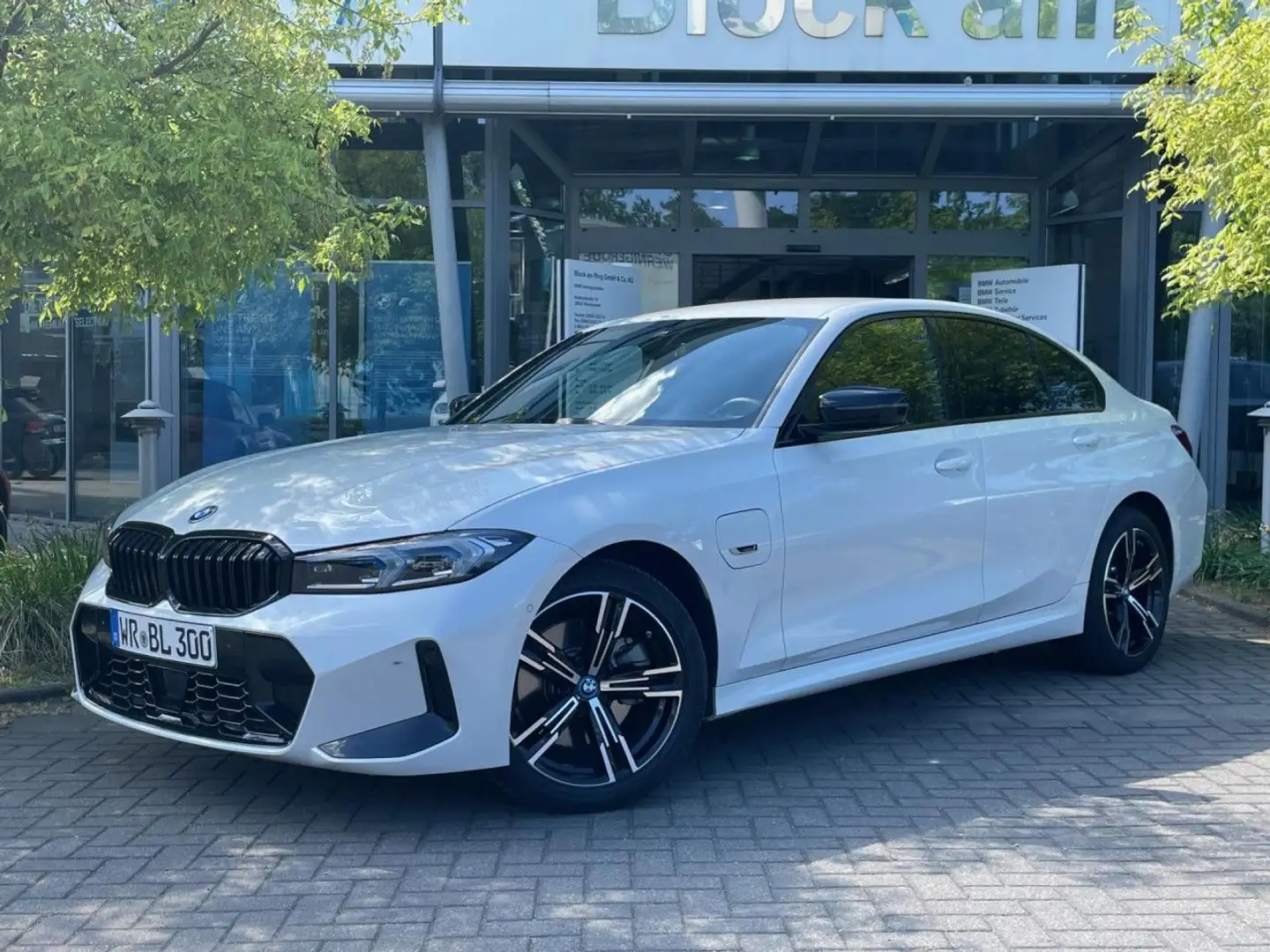 BMW 330 e Limousine Sportpaket Bluetooth Navi LED Klima Bianco - 1