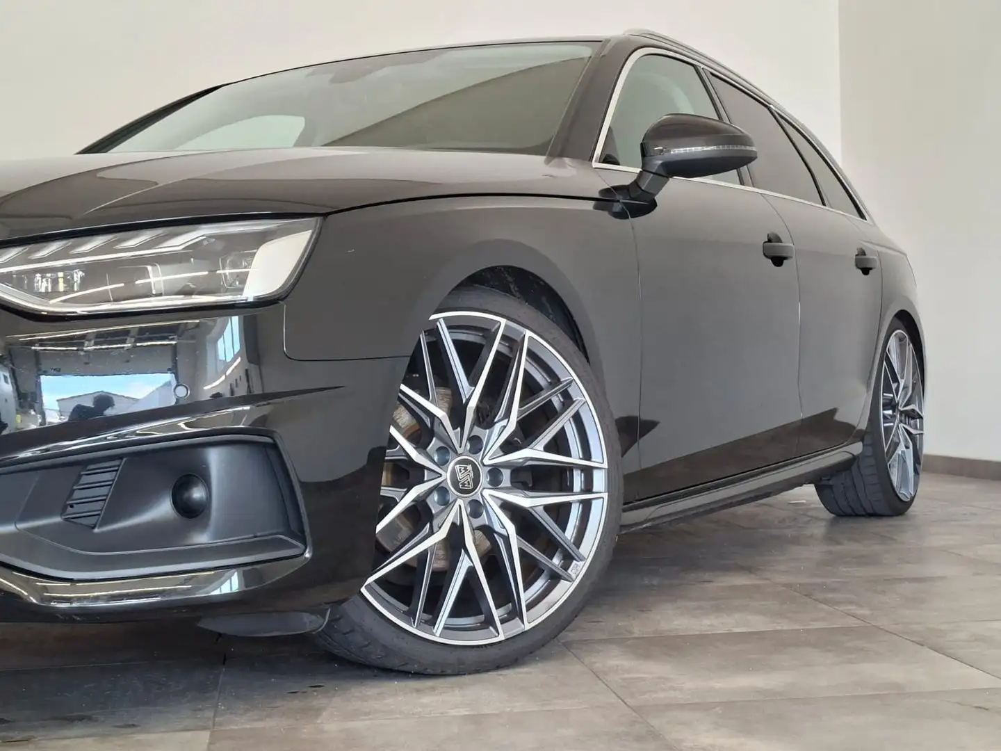 Audi A4 35 TDI Schwarz - 2